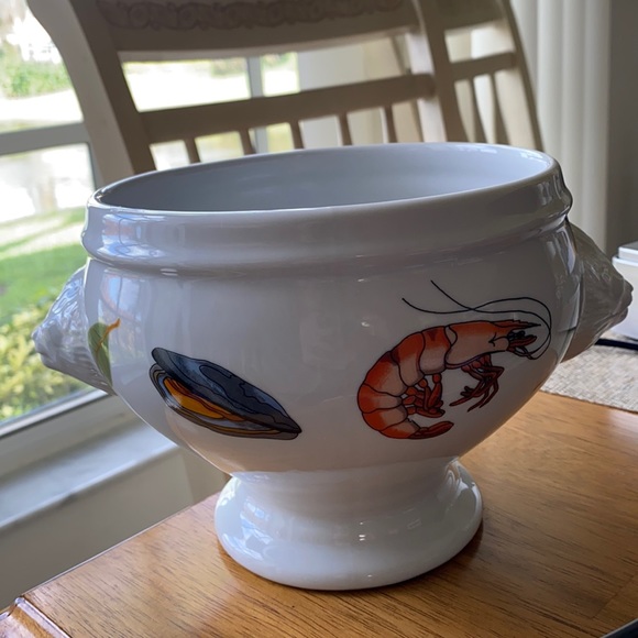 Majilly Designs Bowl Lion Head Handles white with leaves tomato pattern - Picture 1 of 4